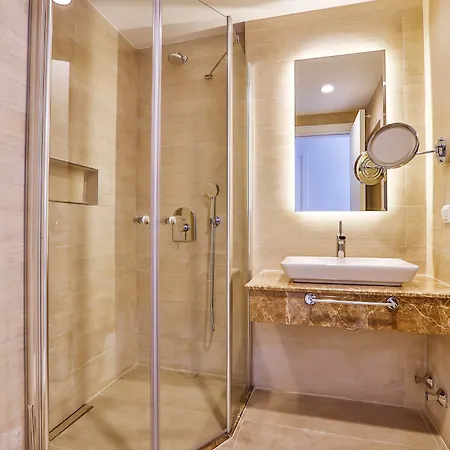 Livia Hotell 3*