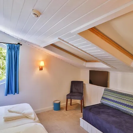 Livia Hotell 3*